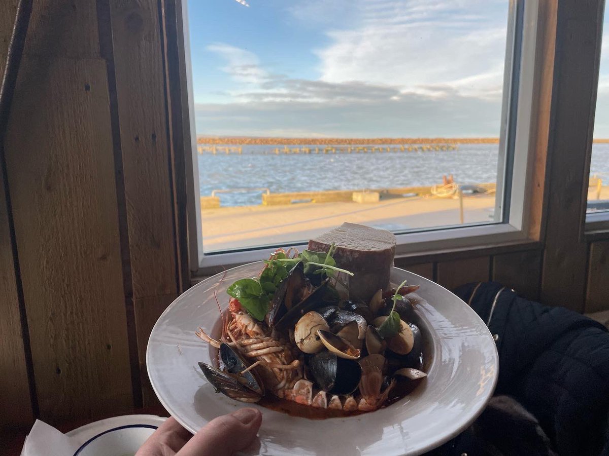 nickofthyme6's tweet photo. What an outstanding lunch in the Fish Shack in Amble today The Mixed shellfish Spanish style gambas was fantastic and the
Roast salmon with sweet corn and crab risotto was delicious @thefishshackamble #thefishshack #amble #northumbria https://t.co/d8CNH1K26n