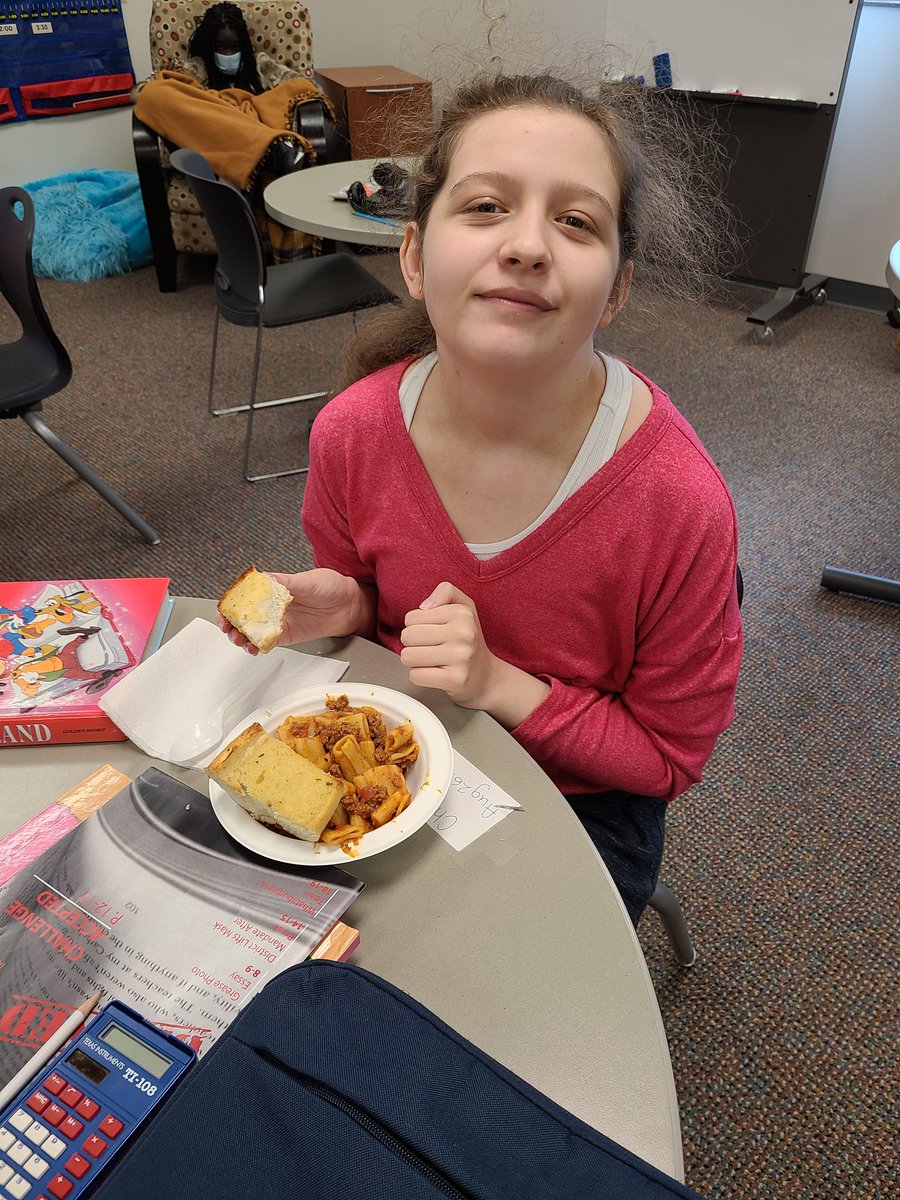 ctchaflt's tweet photo. We made pasta with sauce and garlic bread today! #greatchefs. #bestjobever. @SHSFalcons @NKCSchools https://t.co/rvhtveMfT5