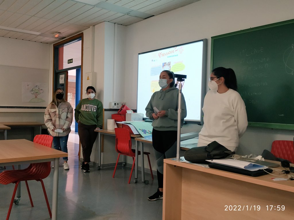 laurapgranados's tweet photo. En #DISDESUMAB los grupos exponen el diseño de sus actividades. Tarde de compartir y evaluar la experiencia que llevaron a cabo ¡He aquí una muestra de cómo lo están haciendo! 😍 https://t.co/FjnxUQ0CFs
