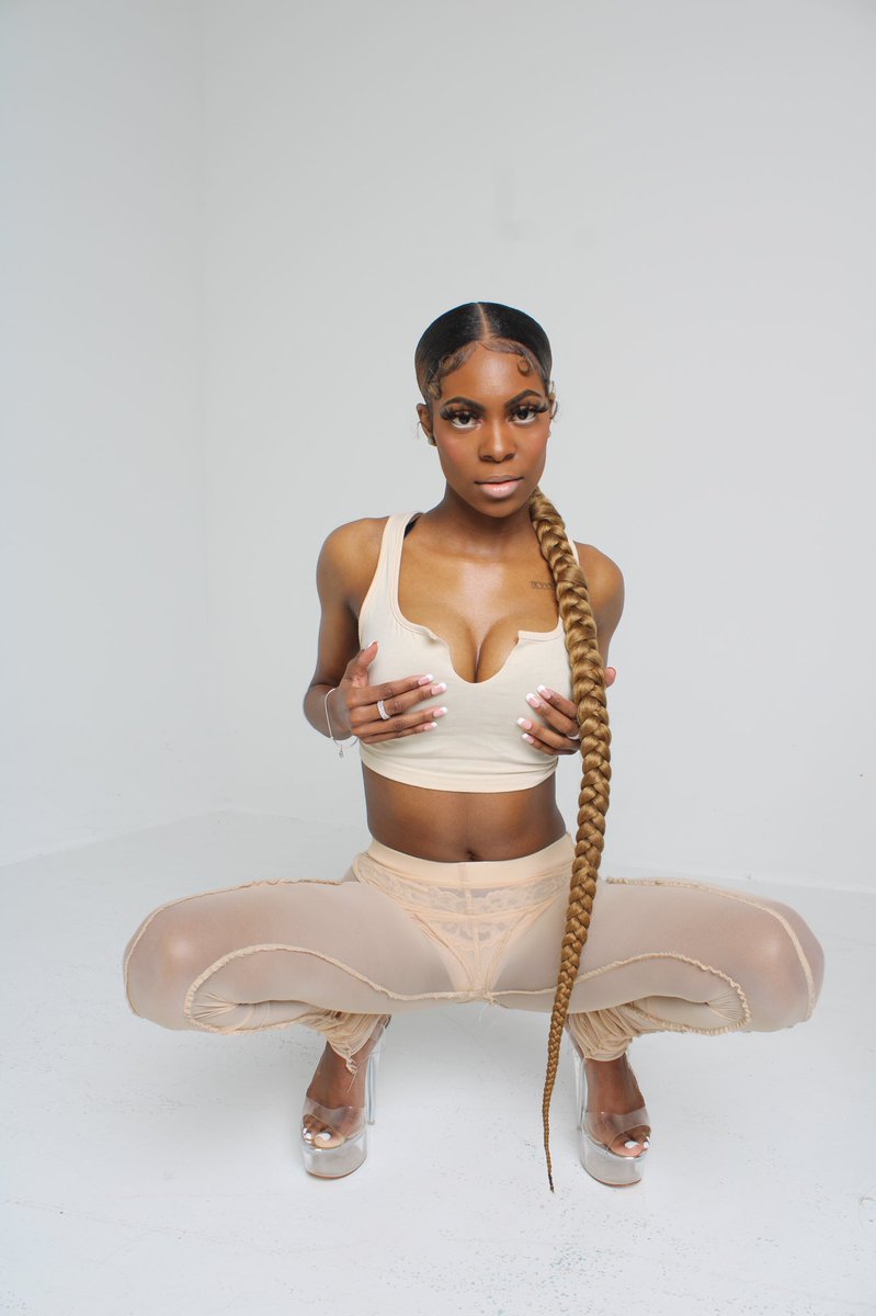 rr_thebrnd's tweet photo. Nude “Teaser” leggings just dropped!  
https://t.co/7vkY0Gfq3n https://t.co/d2obEkV4uU