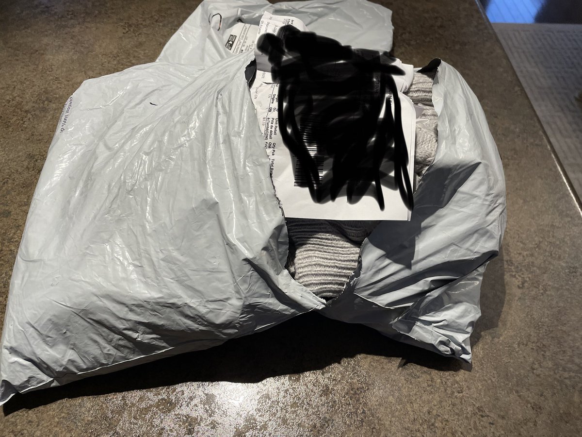 rob_skinner1972's tweet photo. #canadapost @canadapostcorp Seriously, do you think it was necessary to jam all of this into our standard size community mailbox. Luckily nothing appears damaged. This is how it looked when I removed the items. It was a struggle just to get it out. https://t.co/zevW2zRN5c