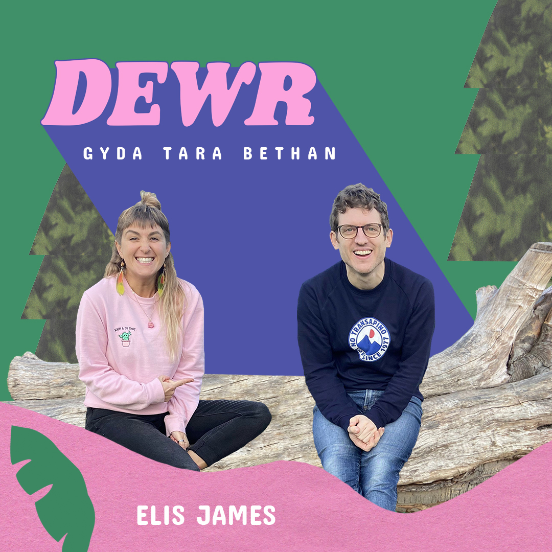d_e_w_r's tweet photo. 🌲Pennod 8 ~ @elisjames🌲

🎙️Y comedïwr Elis James sy’n trafod bywyd stand-up, ei bodlediad iechyd meddwl a llenwi theatrau ar daith gyda’r @distantpod.🎙️

🎧@BBCSounds | @BBCRadioCymru ~ https://t.co/7VS2Ti6GDq
#dewr gyda @TaraBandito https://t.co/a6HujkQDSl