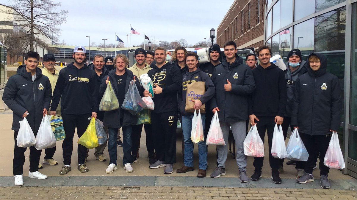 PurdueBaseball's tweet photo. Proud to again partner with the #Purdue's Ace Campus Food Pantry &amp; @BoilerEmpower as part of the campus-wide MLK Week of Service.

Aiming to help @PurdueSports surpass the 1,000-pound mark of food donations to Ace again. #BoilerUp

➡️ https://t.co/yrHpcNYUYN https://t.co/djKBtv962S