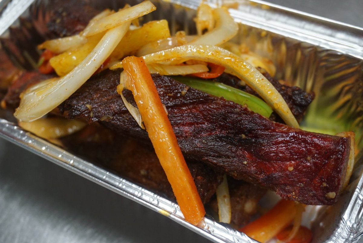 PandaHouseUK's tweet photo. How do you like your spare ribs? Barbecue, peking, salt &amp; pepper, sweet &amp; sour, dry or with a drizzle of syrup?

We've got all the options 😌

#rotherham #rotherhamiswonderful https://t.co/jVYhgfbl56