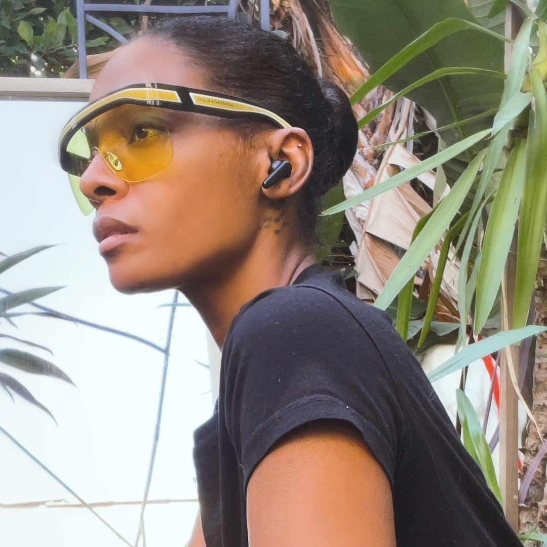 palm's tweet photo. Be seen. Be heard. Lead, don't follow. 👑
.
📸 @dawnrichard always effortlessly cool with her #PalmBudsPro. #palmpartner https://t.co/Ikv1pUenJz