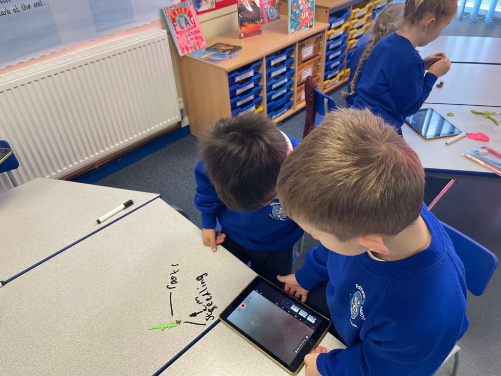 rothwellstmarys's tweet photo. Y2 used stop motion to show the life cycle of a plant. Here is what the process looked like. #computing #scientistsoftwitter #curriculum https://t.co/LNxQbGu5KW
