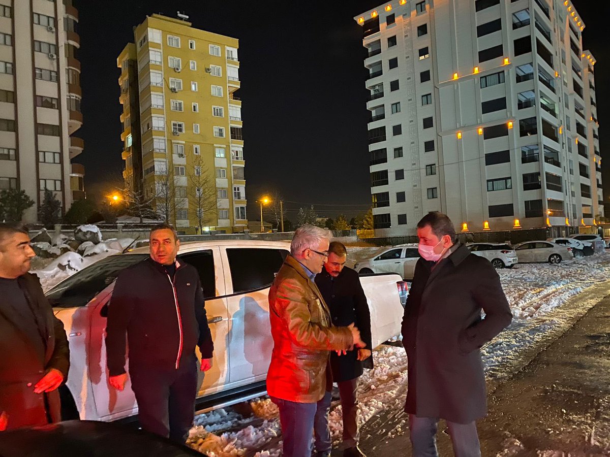 MetinBaydilli's tweet photo. Mesai gözetmeksizin sahadayız, ekiplerimizin sürdürdüğü çalışmalar hakkında bilgiler aldık. https://t.co/T9OSnPvuPx