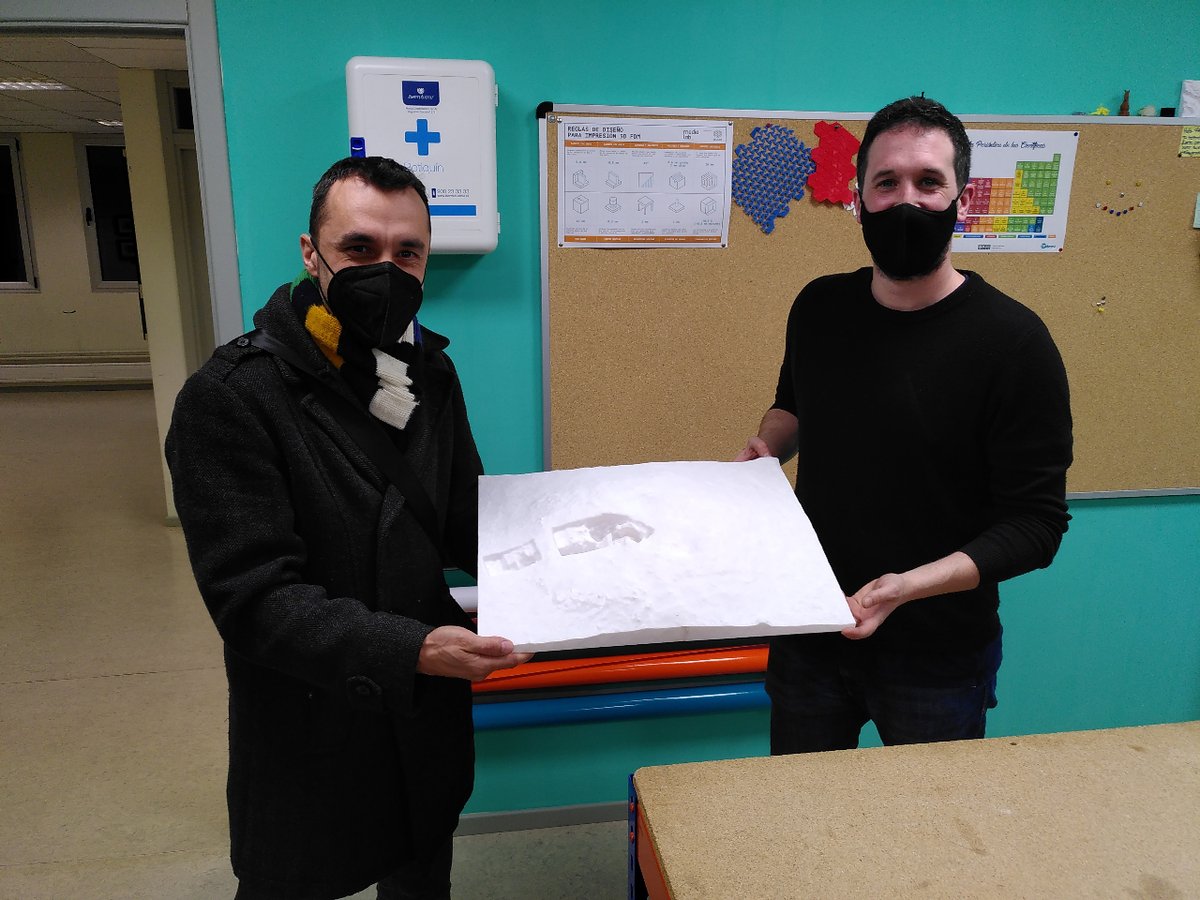 medialab_uniovi's tweet photo. La pìeza impresa más grande que hemos realizado en nuestro taller.
#impresion3d #tumulo #uniovi https://t.co/R96uyDmqca