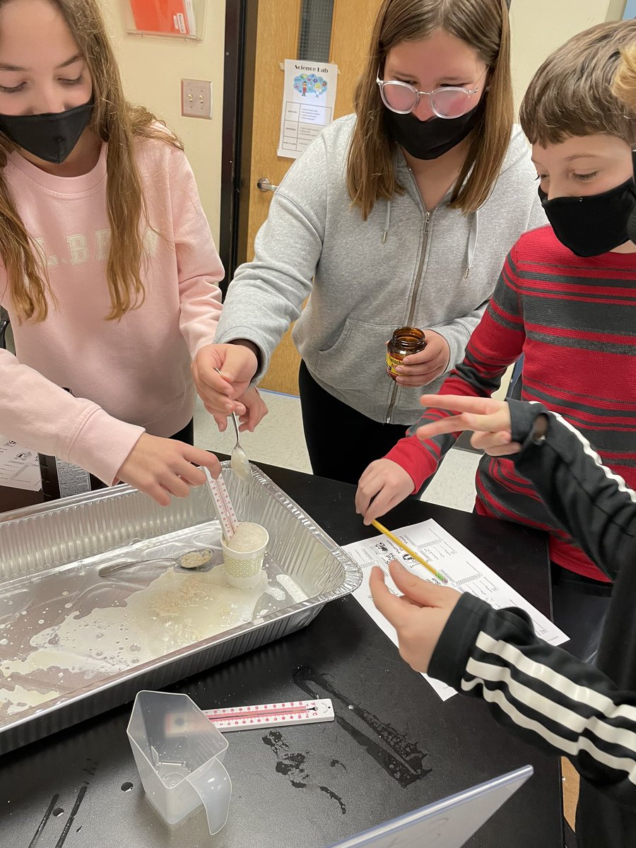 FaucettFifth's tweet photo. Can YOU spot the difference between physical and chemical changes? The students had a blast exploring this morning @SAEsciencelab @andylallison @MrsAlhadeff @SweetApplePTO https://t.co/00AYAfqeP0