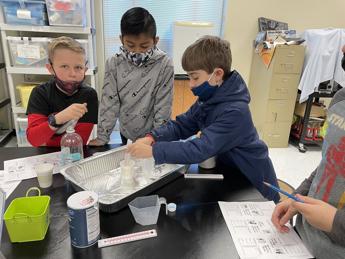 FaucettFifth's tweet photo. Can YOU spot the difference between physical and chemical changes? The students had a blast exploring this morning @SAEsciencelab @andylallison @MrsAlhadeff @SweetApplePTO https://t.co/00AYAfqeP0
