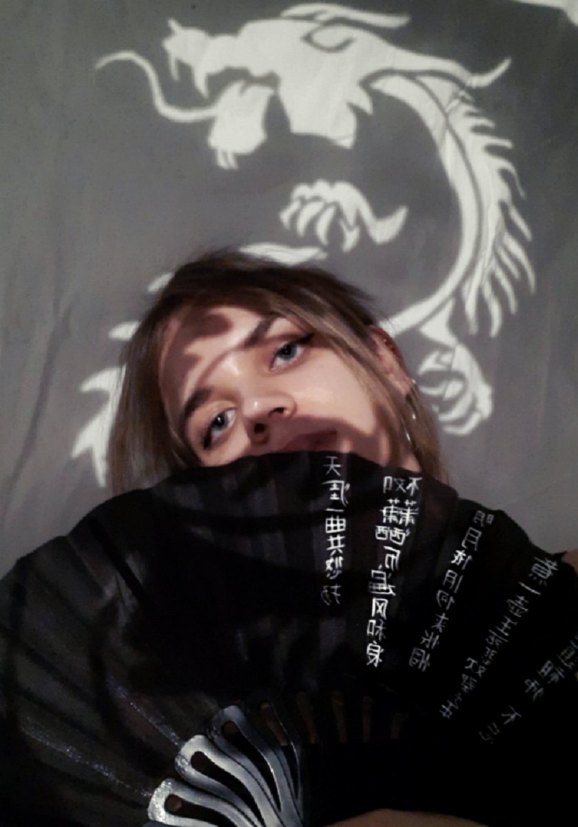 YourChinaSheep's tweet photo. #китаефдселкадэй
Расписала веер гимном моей жизни - ост лучших мужчин к магистру https://t.co/ZnmiQ2f98G
