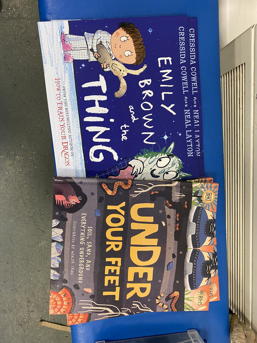FExtremeRead's tweet photo. We can not thank you enough 😁❤️⭐️ Thanks to your amazing generosity we have been able to buy so many fabulous books for every class. 📚❤️ https://t.co/oDQZeymEXb