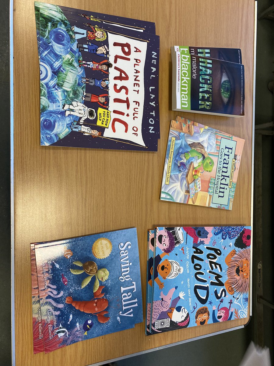 FExtremeRead's tweet photo. We can not thank you enough 😁❤️⭐️ Thanks to your amazing generosity we have been able to buy so many fabulous books for every class. 📚❤️ https://t.co/oDQZeymEXb