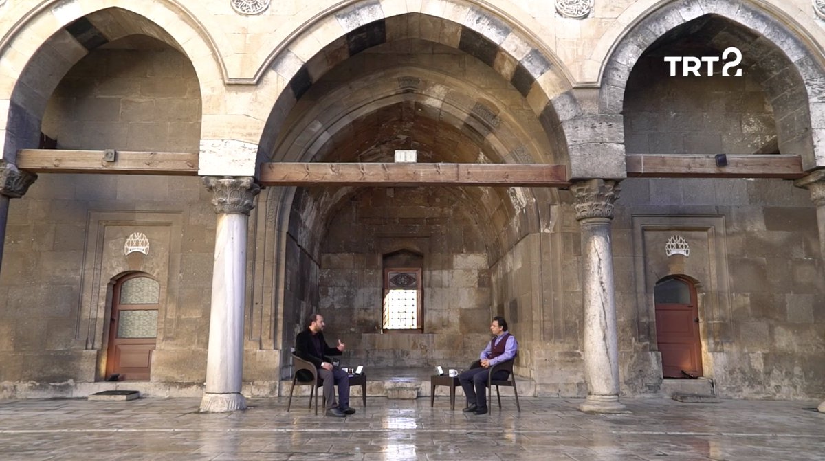 seyirdefterid's tweet photo. Düşüncenin Seyir Defteri Sivas, Buruciye Medresesi'nde, 
yüceltme ve değersizleştirme arasında,
tüm yönleriyle "Medrese"yi tartışıyor;
"Medrese neydi, ne değildi?" sorularına cevap arıyor.
İzlemek için:
1-https://t.co/VQAmsWHTzN
2-https://t.co/cKMjKbgbPG https://t.co/Nvheh3NmEo