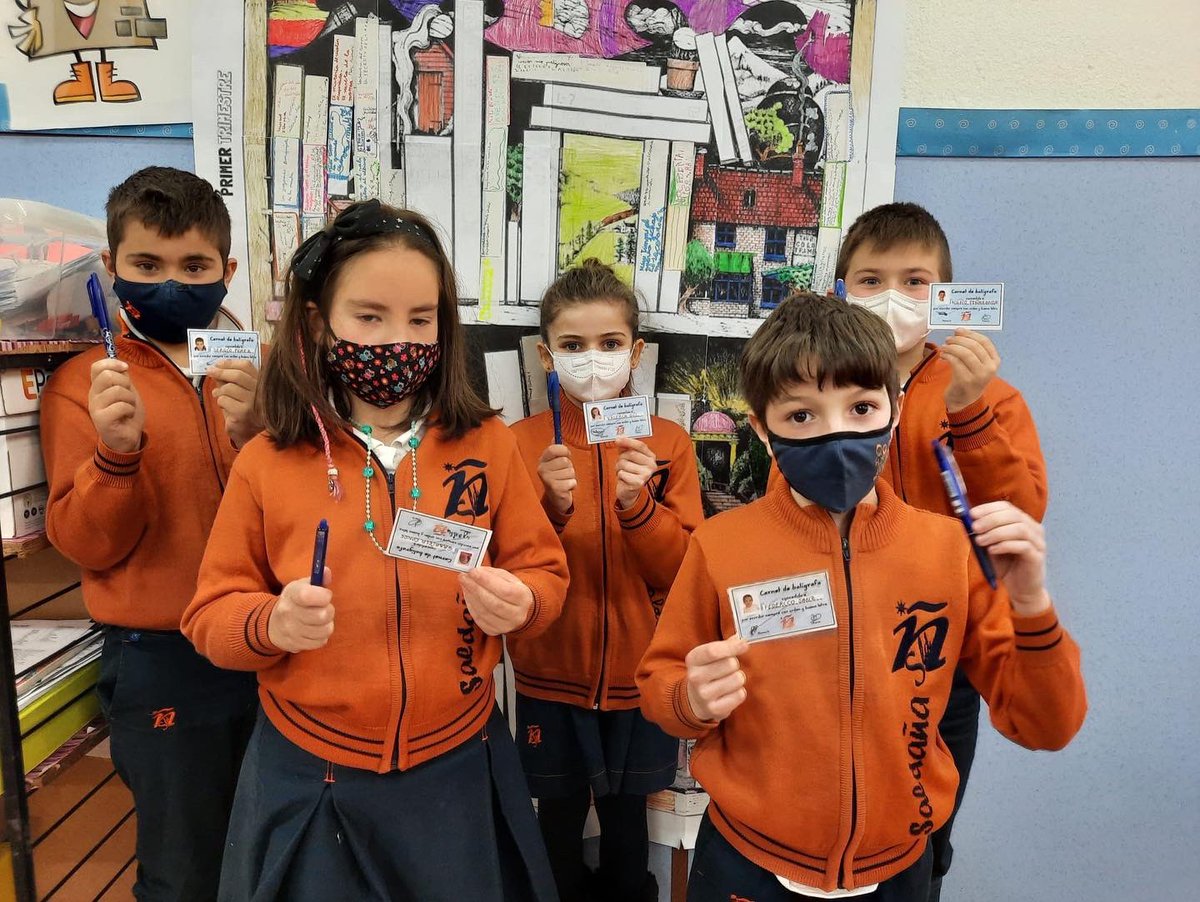 colegiosaldana's tweet photo. Los alumnos de Tercero de #Primara han obtenido el Carnet de Bolígrafo, que les acredita para poder usar con orden, limpieza y buena letra dicha herramienta en sus cuadernos. ¡Enhorabuena campeones! #PasiónPorEducar #UnColeComoUnaCatedral https://t.co/e8MCoT68Q9