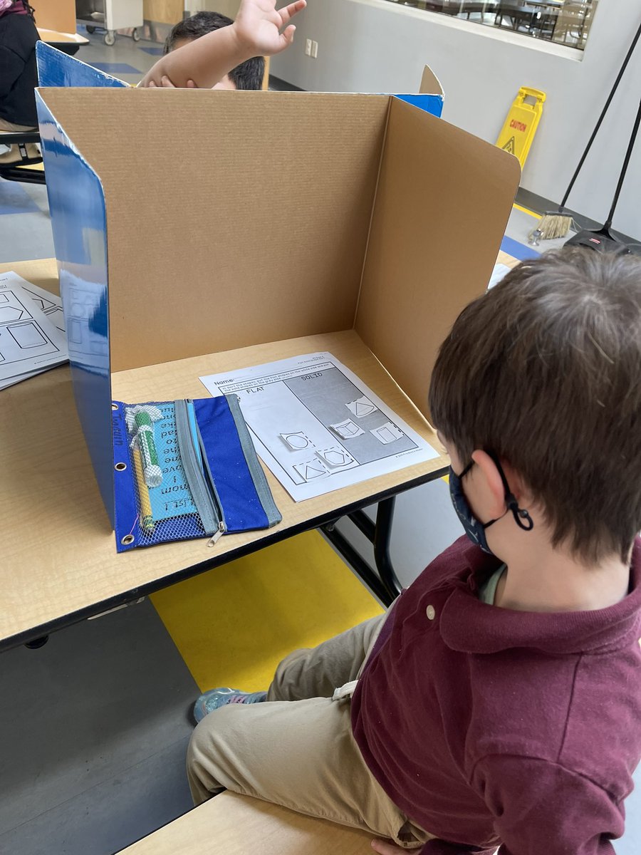 WhittierECSTEM's tweet photo. Kindergarten is on a roll! Learning about 2D and 3D shapes! Go Kindergarten GO! #WhittierEC #HardworkinWednesday https://t.co/bUchCCpQ2M