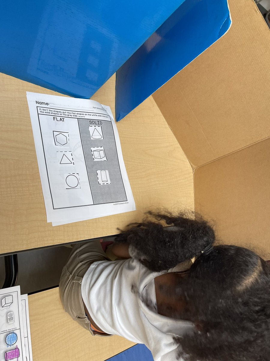 WhittierECSTEM's tweet photo. Kindergarten is on a roll! Learning about 2D and 3D shapes! Go Kindergarten GO! #WhittierEC #HardworkinWednesday https://t.co/bUchCCpQ2M