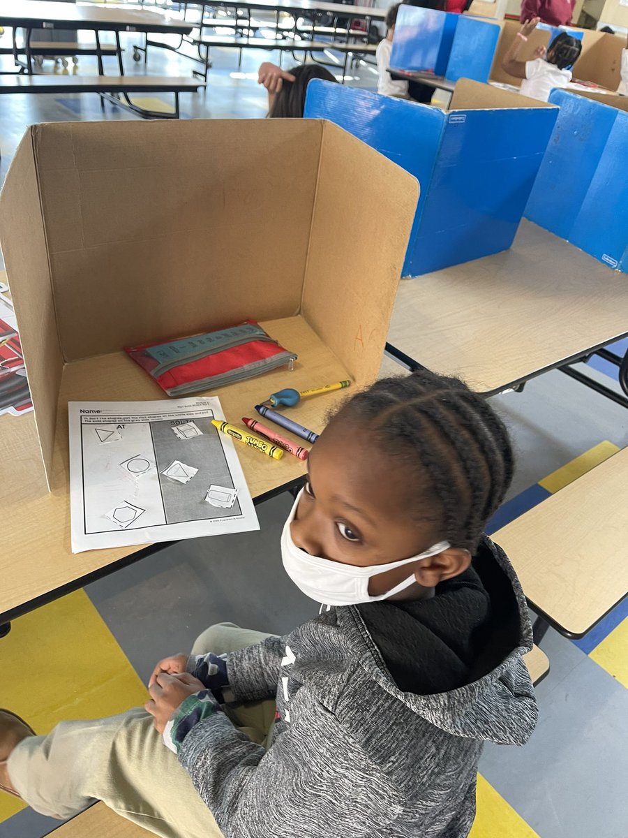 WhittierECSTEM's tweet photo. Kindergarten is on a roll! Learning about 2D and 3D shapes! Go Kindergarten GO! #WhittierEC #HardworkinWednesday https://t.co/bUchCCpQ2M