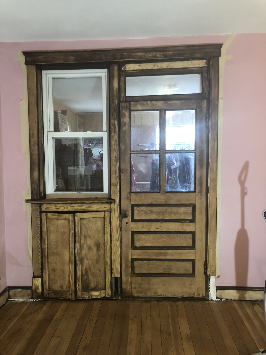 ellenhiltoncook's tweet photo. Sanded and stained old wood work in my home. #HomeImprovement #woodwork #staining #oldwoodwork #southsaintlouis #gravoispark https://t.co/Nc2qWuE8gW