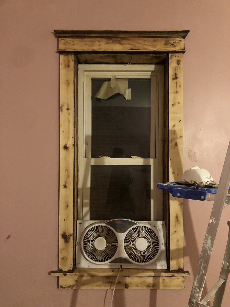 ellenhiltoncook's tweet photo. Sanded and stained old wood work in my home. #HomeImprovement #woodwork #staining #oldwoodwork #southsaintlouis #gravoispark https://t.co/Nc2qWuE8gW