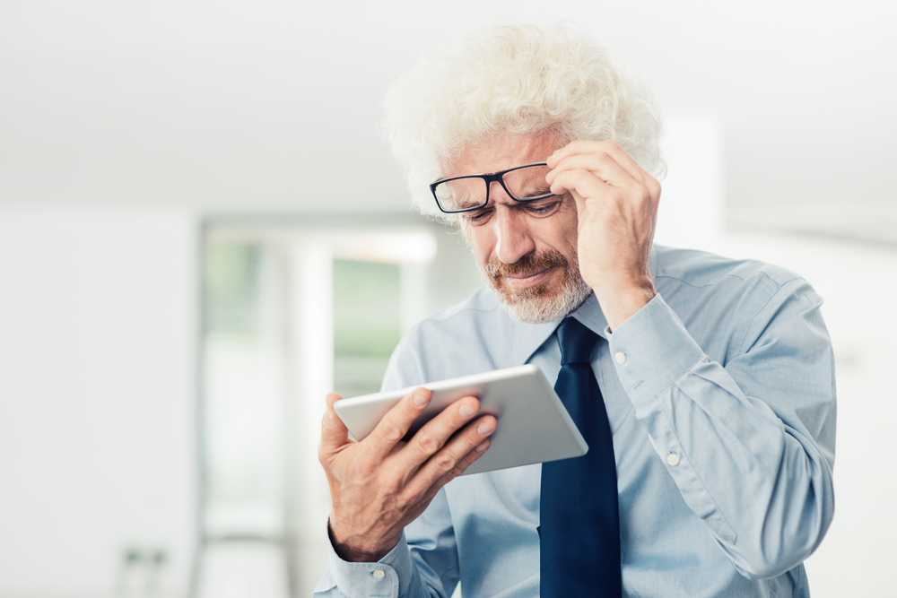PhilDiederich's tweet photo. How to be sure that you need reading glasses– Viva Fifty! https://t.co/u5Ig3a8o3w https://t.co/ipZgFYZS4H