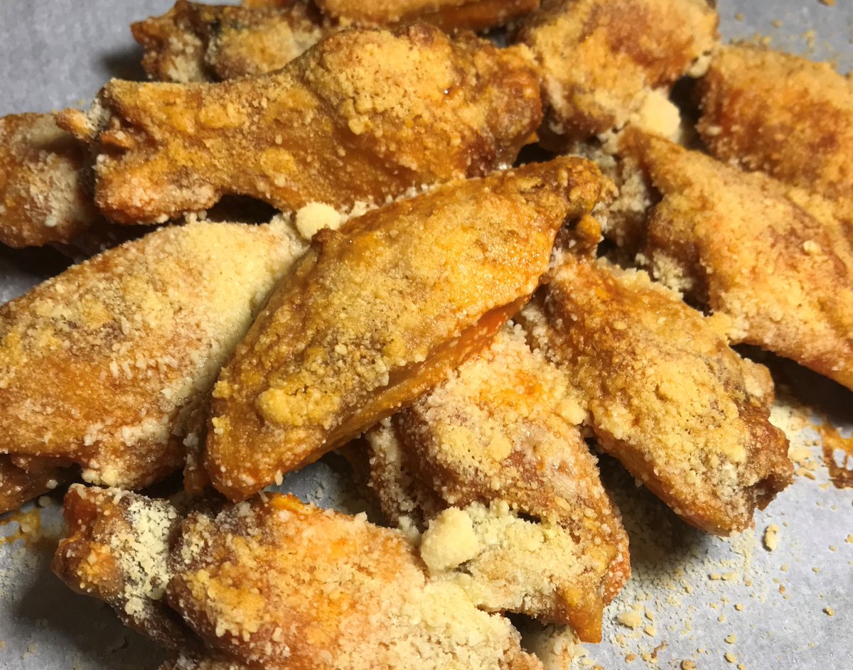 CharltonsGrlTap's tweet photo. My diet starts right n... Oh, look they have wings... https://t.co/PDo88GZ2fL