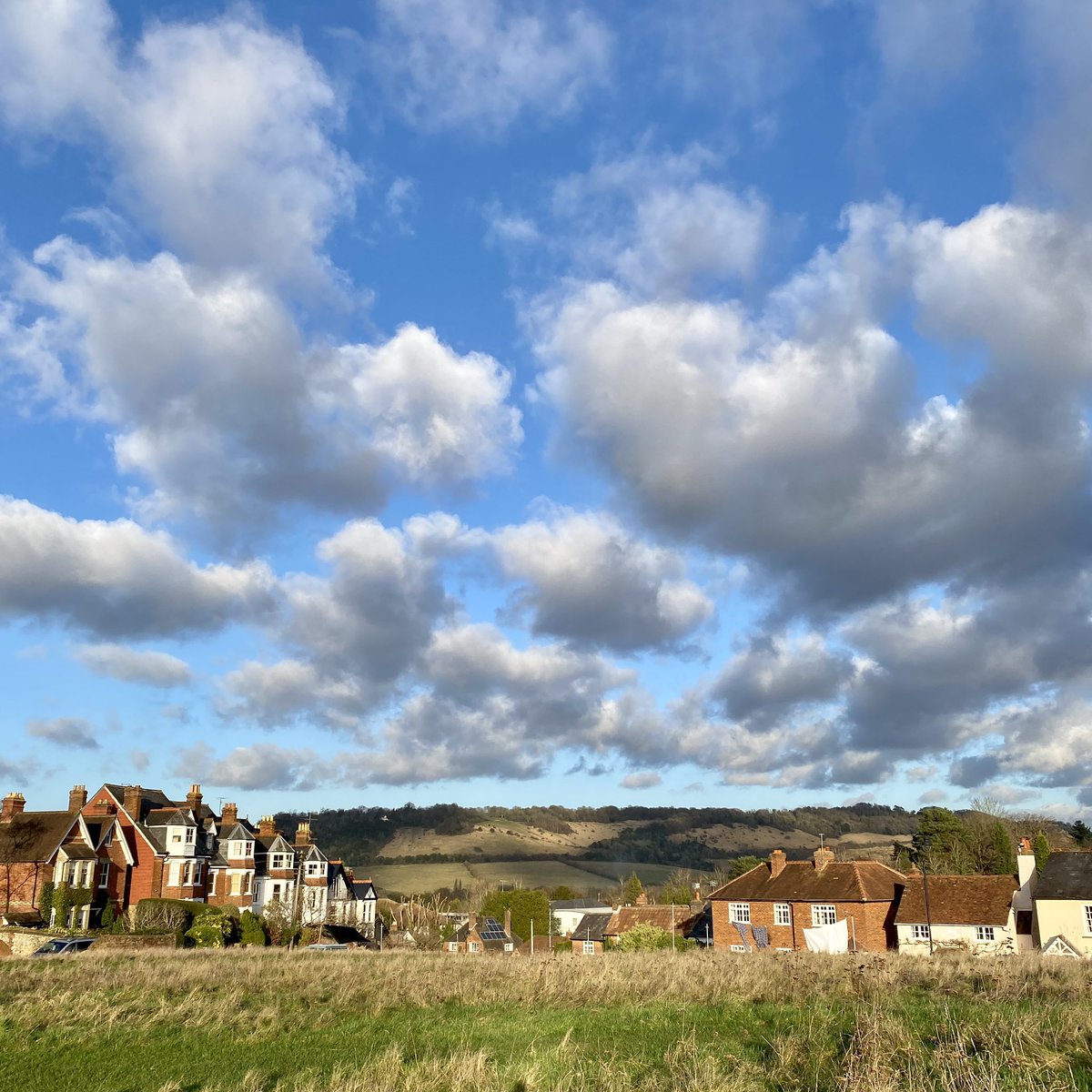 HelloDorking's tweet image. A hidden gem of #Dorking, #Cotmandene is a grassy open space behind the High Street, with views to Box Hill and Ranmore. Today it forms part of the longer @DeepdeneTrail but is just as perfect for a short wander with a coffee, picked up from a town centre cafe.

📸: @surreykate