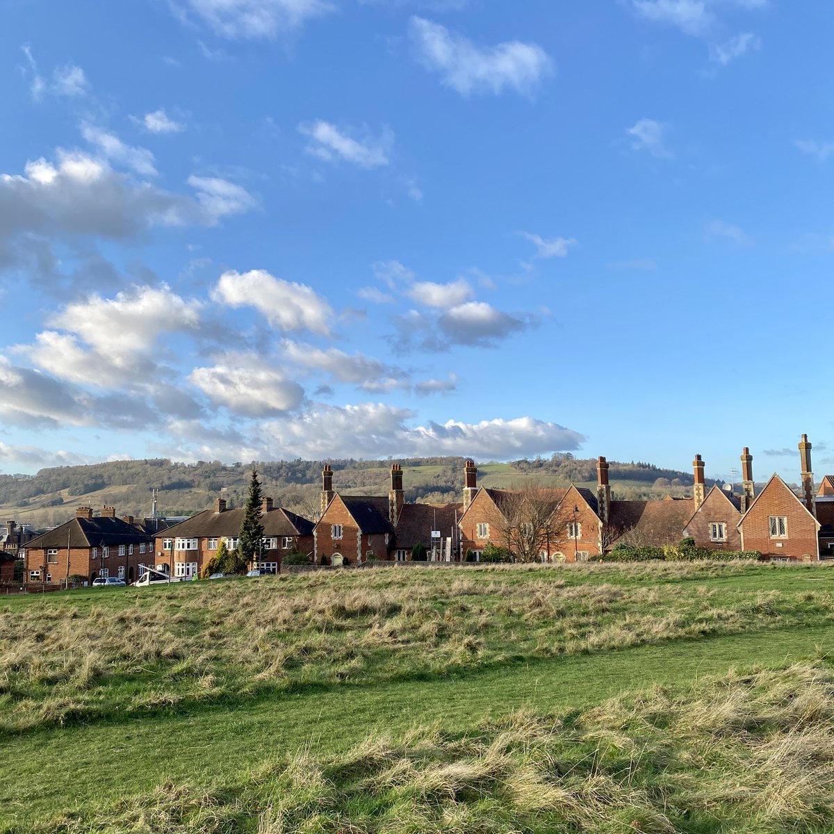 HelloDorking's tweet image. A hidden gem of #Dorking, #Cotmandene is a grassy open space behind the High Street, with views to Box Hill and Ranmore. Today it forms part of the longer @DeepdeneTrail but is just as perfect for a short wander with a coffee, picked up from a town centre cafe.

📸: @surreykate