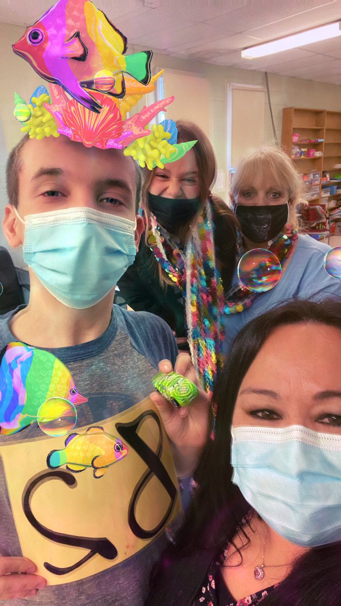 MissSquires4's tweet photo. It’s Wacky Wednesday at Leary’s Brook Junior High! @learysbrook https://t.co/xx3GDszjYt