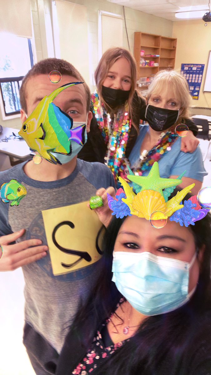 MissSquires4's tweet photo. It’s Wacky Wednesday at Leary’s Brook Junior High! @learysbrook https://t.co/xx3GDszjYt