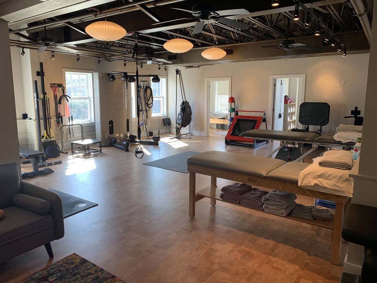 27eastPT's tweet photo. Welcoming myself and crew to Twitter ! Come visit us here for the expert care, the bad jokes and the fun atmosphere in the heart of Sag Harbor village...  #PHYSICALtherapy #MovementIsMedicine https://t.co/pzrfKPX3Ra