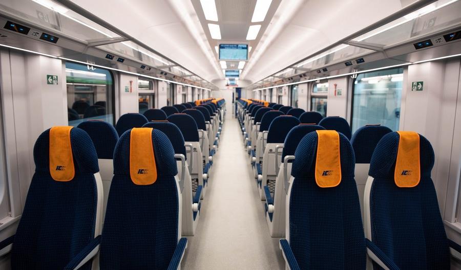 luca_ok's tweet photo. Nowe wagony #175A z #FPS Cegielski @PKPIntercityPDP mają trafić m. in. na trasę #Gdynia - #Wrocław i mam nadzieję, że via #LK271 i @MiastoLeszno zmieniając #Piasta.a i #Artus.a z #TLK na #IC
CC: @lukasz_borowiak
https://t.co/uKQOVEF0Y5 https://t.co/lo0JyDpDP6