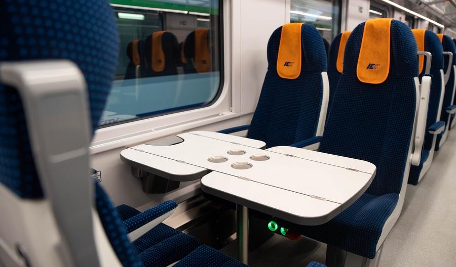 luca_ok's tweet photo. Nowe wagony #175A z #FPS Cegielski @PKPIntercityPDP mają trafić m. in. na trasę #Gdynia - #Wrocław i mam nadzieję, że via #LK271 i @MiastoLeszno zmieniając #Piasta.a i #Artus.a z #TLK na #IC
CC: @lukasz_borowiak
https://t.co/uKQOVEF0Y5 https://t.co/lo0JyDpDP6