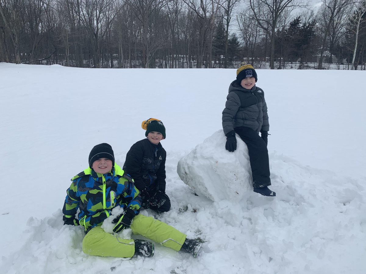 MrHessHTS's tweet photo. Here's more from second grade's snow recess... #HTSEagles https://t.co/nPT8c6yE8c