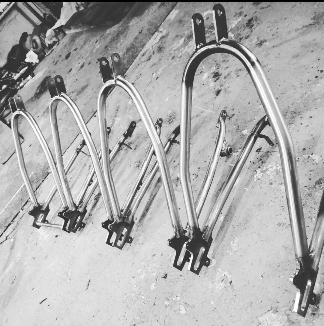 wardillmotors's tweet photo. 4 rear sub frames all lined up ready to go, these will soon form part of the first batch of production Wardill4s.
#engineering #newvintage #caferacer #wardill4 #boardtracker #t45steel #fabrication https://t.co/RPx4LPk86D