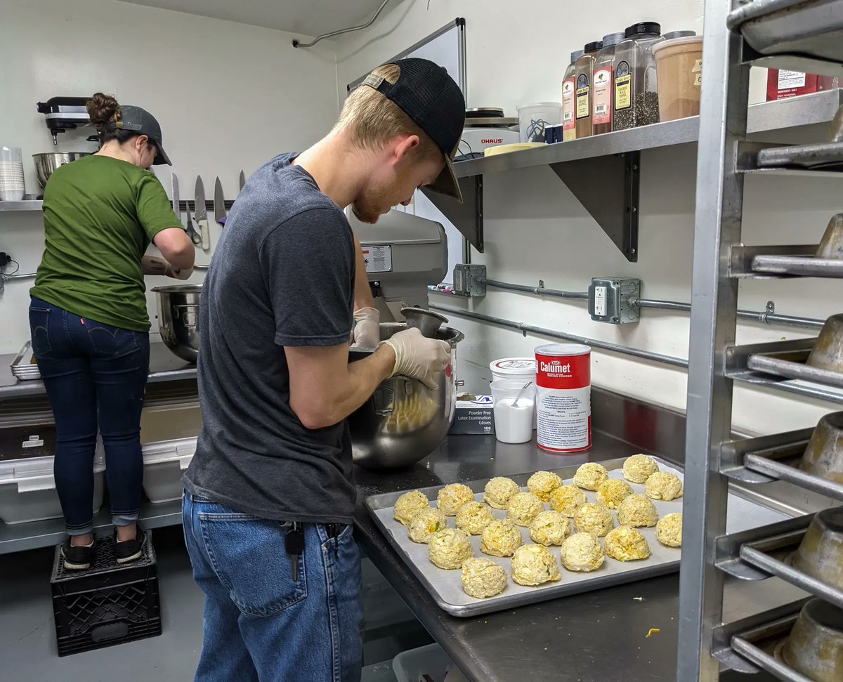 SunergosCoffee's tweet photo. Hard at work making delicious treats! Come try some 😊
#sunergoscoffee #sunergos #localcoffee #coffeeculture #coffeelover #workmanship #people #homemade https://t.co/Bf1ICKj7sG
