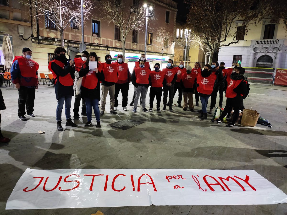 asindicalbages's tweet photo. Avui hem estat davant la Fundació Nou Camí per defensar els drets de la nostra companya Amy juntament amb les @AamasManresa i la @PAHCBages! Perquè defensem les que cuiden ✊💜 https://t.co/dURSL7NmhV
