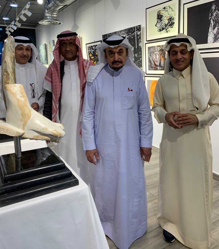 alangarik's tweet photo. شرفني نخبة من الفنانين التشكيلين بزيارات فنية لمعرض " نبصر لنتكلم " تخللها حوارات وأفكار فنية رائعة .
الفنان التشكيلي عبدالله أدريس والفنان عثمان الخراشي والفنان محمد العجلان وفنان الخط الأستاذ فهد المجحدي 
#الفن_يجمعنا
#فن_تشكيلي 
@Fahad_s_mj 
@Alkrashi https://t.co/20Y7fSQWV7