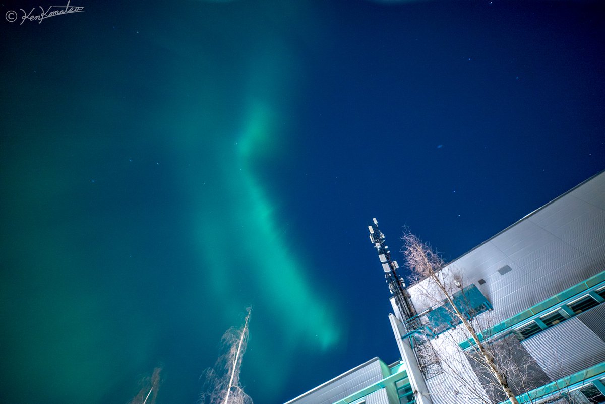 Massive lights to @unioulu campus.
Dancing with @6Gflagship base station antenna, at the place of 6G mobile networks research academy... @ITEEOulu
#universityofoulu #6gflagship #cwcoulu #northernlights #revontulet #auroraborealis #aurora #university #Oulu #Finland #sonya7s
