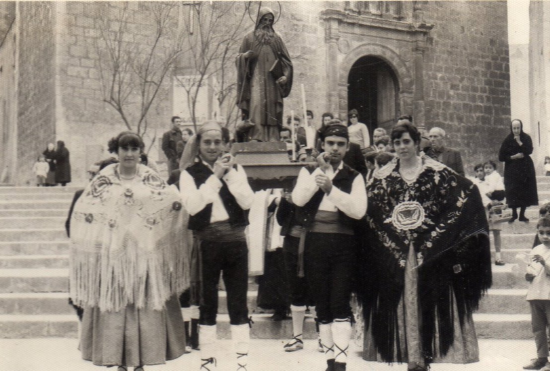 TitoParreta's tweet photo. Enguany tampoc hi ha hagut Sant Antoni... ¿Què trobeu, si hi fem un repàs ràpid de coms i per quès històrics sobre esta festa tan canareva...?
👇Encetem un #minifil d'esta tradició ben nostra! Acompanyeu-mos... https://t.co/ZOYi1rY1DH