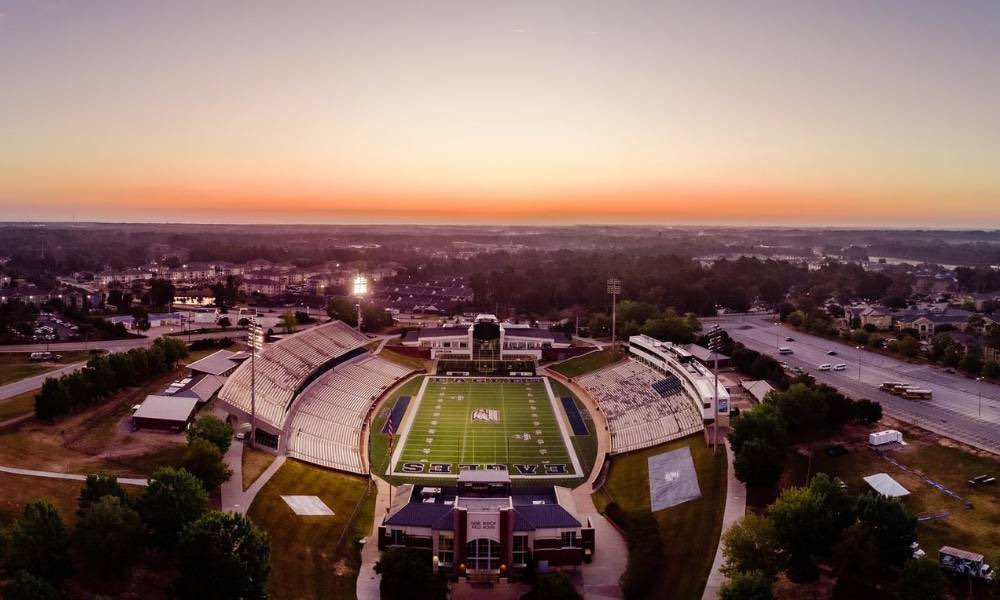 KaMMike_'s tweet photo. After a great talk with @GSCoachHelton. Blessed to receive my second offer from Georgia Southern University!! Thank you for this opportunity.@recruittheboro @RecruitGeorgia @ChadSimmons_ https://t.co/hhYX6CrIth