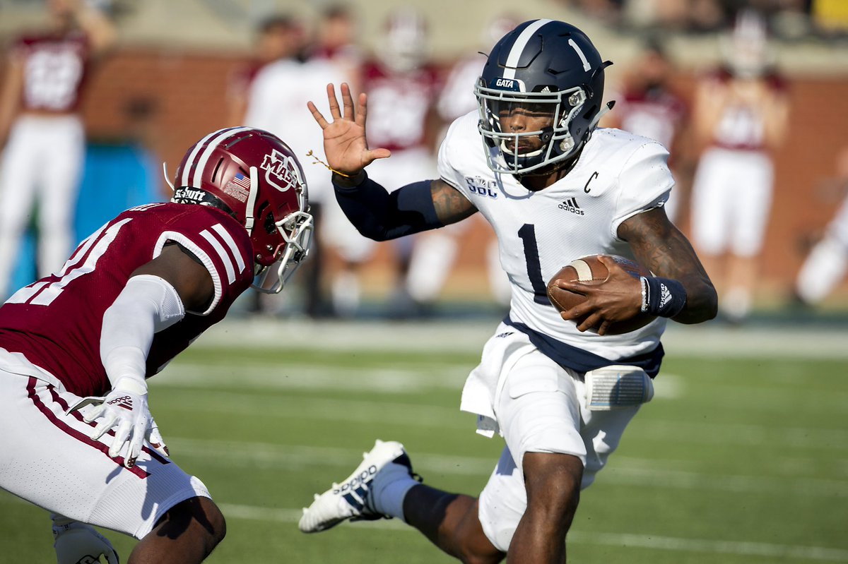KaMMike_'s tweet photo. After a great talk with @GSCoachHelton. Blessed to receive my second offer from Georgia Southern University!! Thank you for this opportunity.@recruittheboro @RecruitGeorgia @ChadSimmons_ https://t.co/hhYX6CrIth