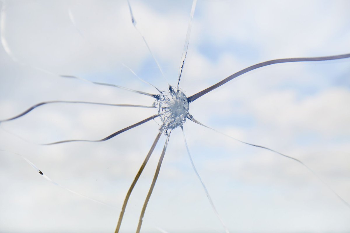 Fixing cracked glass is easier than you might expect. Here's how you do it. #homeinspiration #housegoals  cpix.me/a/137056895
