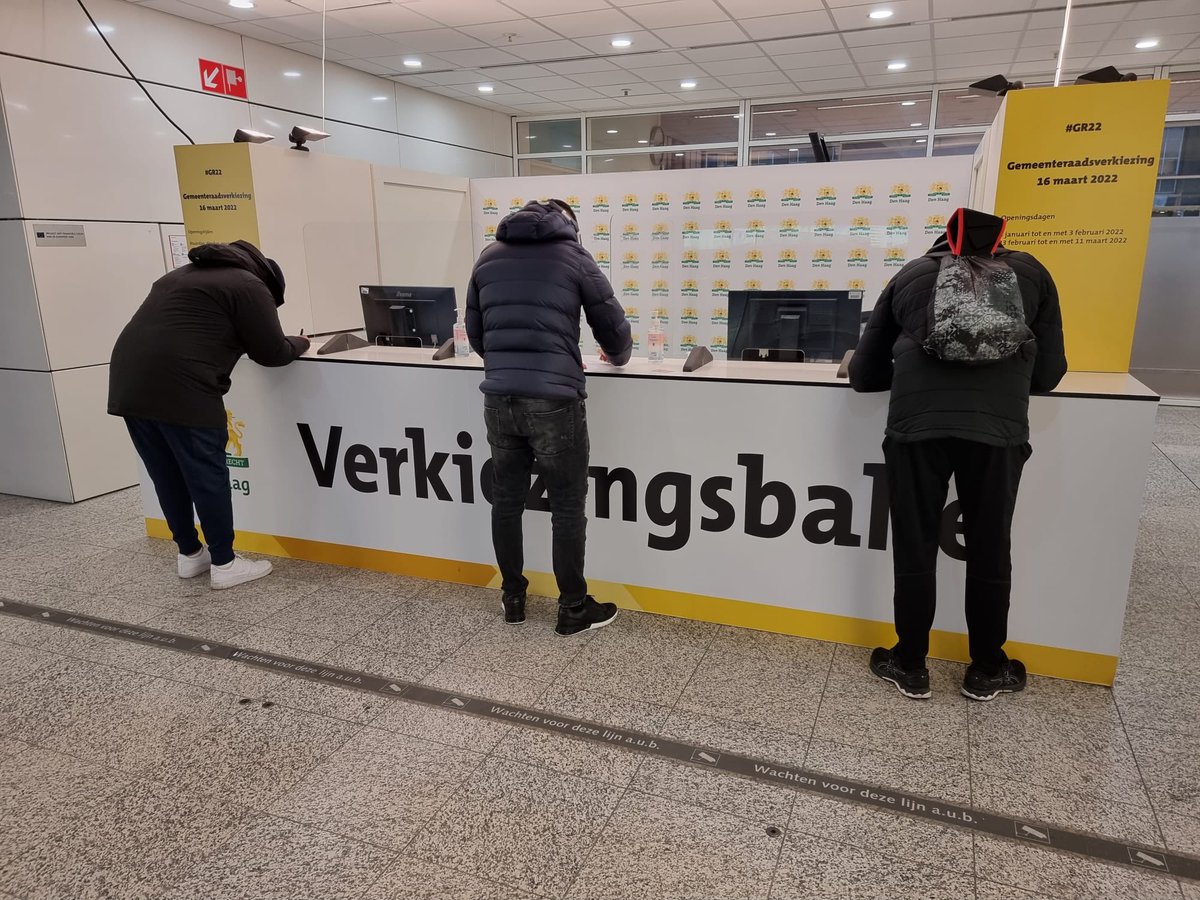 MohammedGhay's tweet photo. Vandaag met m’n pa een bezoekje gebracht aan het Stadhuis @GemeenteDenHaag ivm het ondertekenen van ondersteuningsverklaringen voor @DENKDenHaag.  Ook tal van Haagse jongeren zijn langsgeweest om hun steun te tonen. #DENKanders #DENKmee #DENKHaags #GR2022 https://t.co/yJNKxID0jU