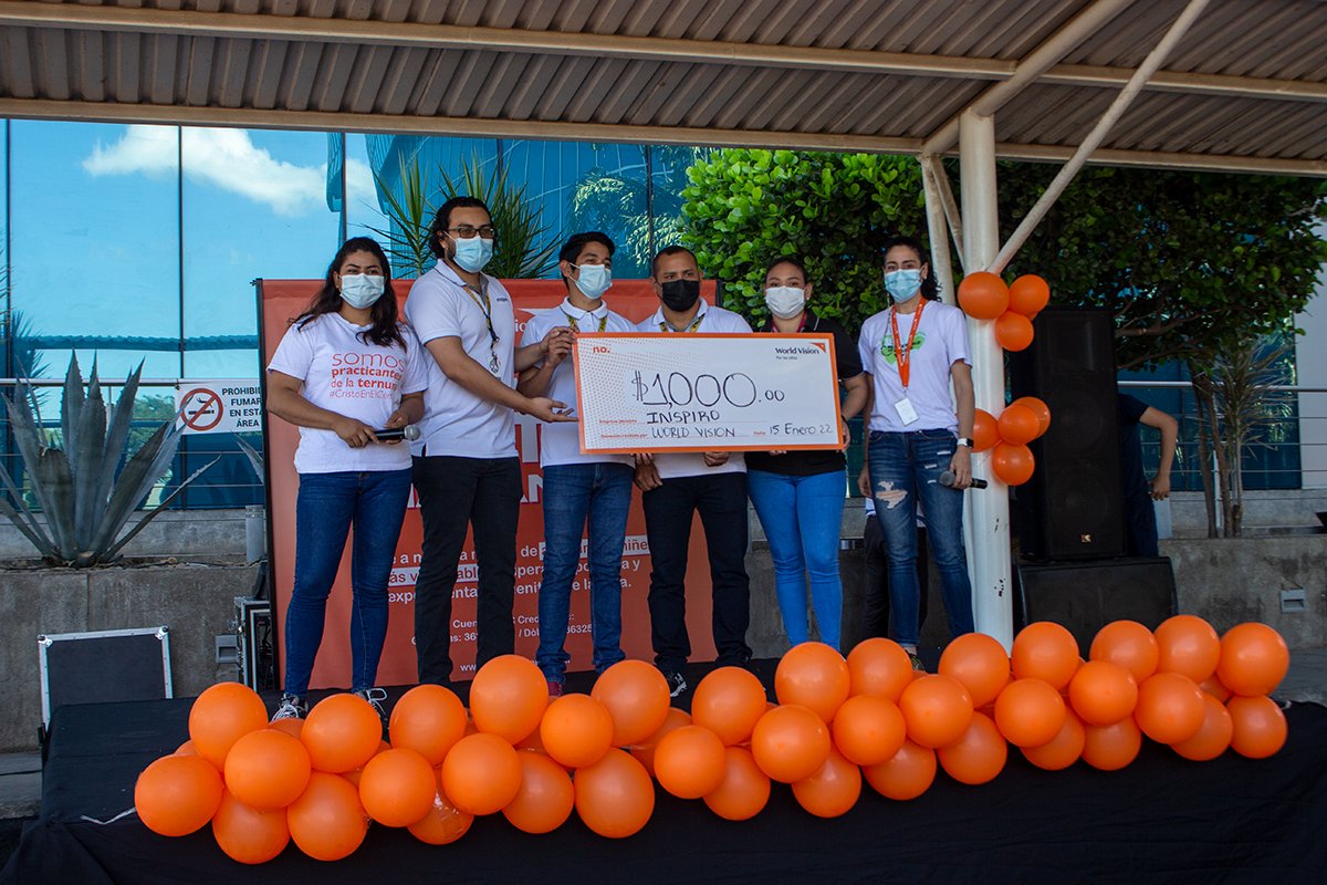 WorldVisionNic's tweet photo. Agradecemos a quienes se unieron al #RetoNaranja durante la actividad que realizamos el pasado sábado en Invercasa. Recibimos donaciones en efectivo y útiles escolares con los que beneficiaremos a niños y niñas de Tipitapa. https://t.co/16NOF1dqc4