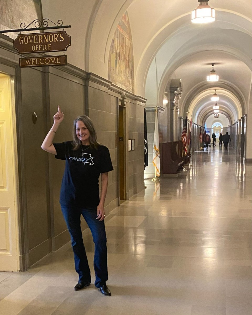promise_homes's tweet photo. Our fearless leader, Executive Director Erin Eberhard, spent the last few days advocating for our direct support providers in Jefferson City at the MARF conference!! Thanks EE! #nomodspcrisis #jeffersoncity #promiseofhome https://t.co/8p8wery0H7