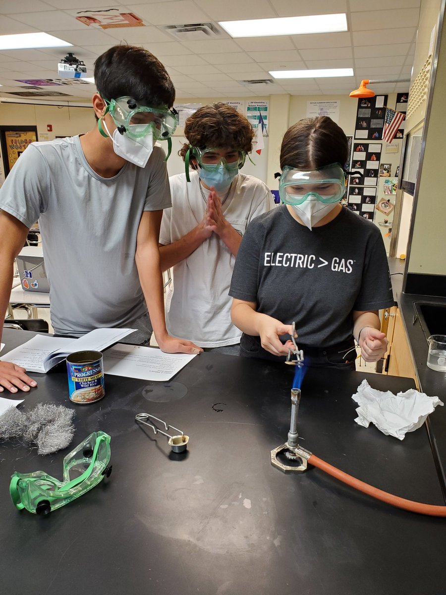 lyders0220's tweet photo. #ChemInABlender is back baby! #APChemLife is digging in to bonding. With a few tweaks this rotation station will be a staple for me. @SMHS_SMCISD https://t.co/lYsVKEbdgw