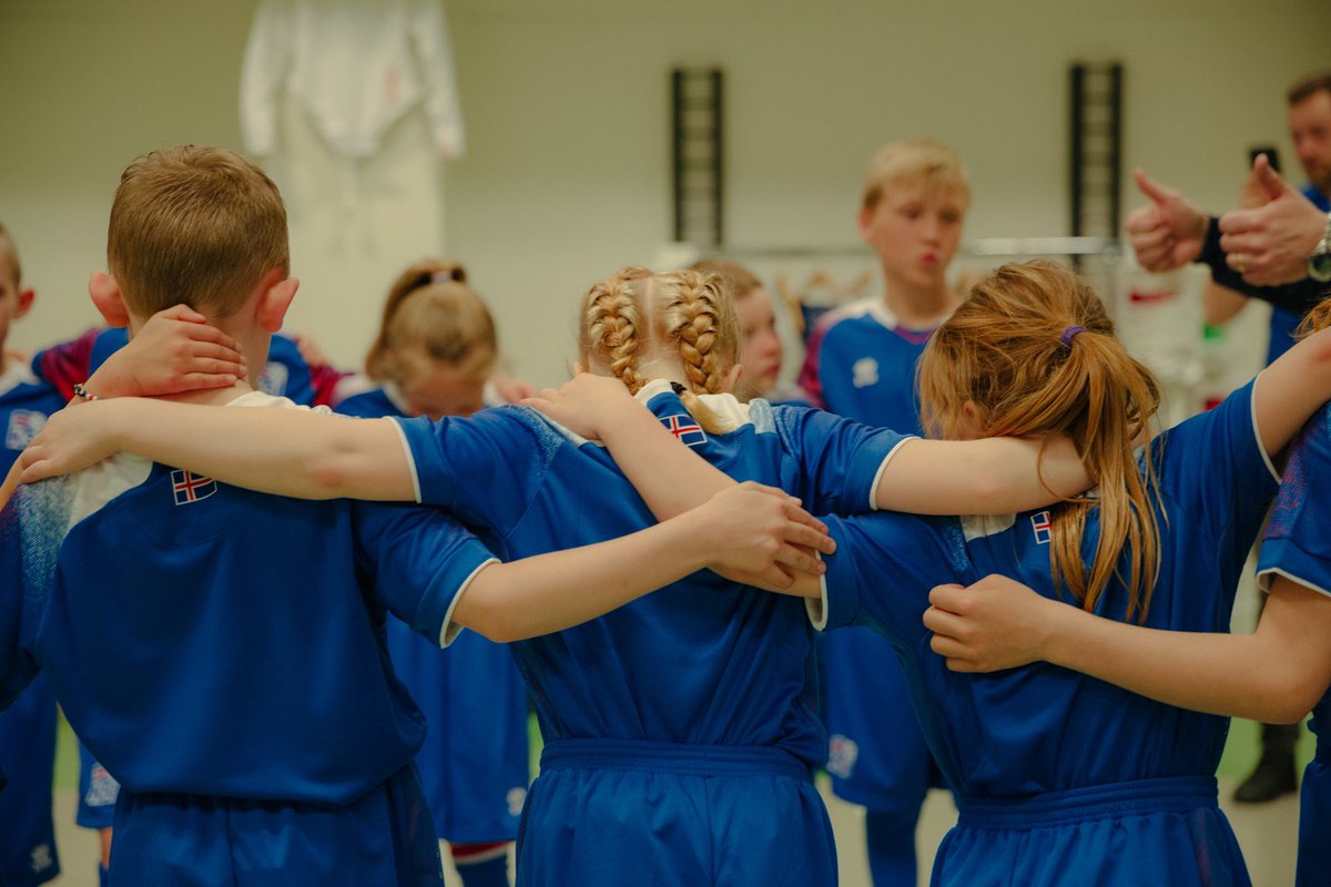ZonaMixtaMag's tweet photo. El fútbol en Islandia es otra cosa.

By @ATEIceland https://t.co/Xa5bUpO8B7
