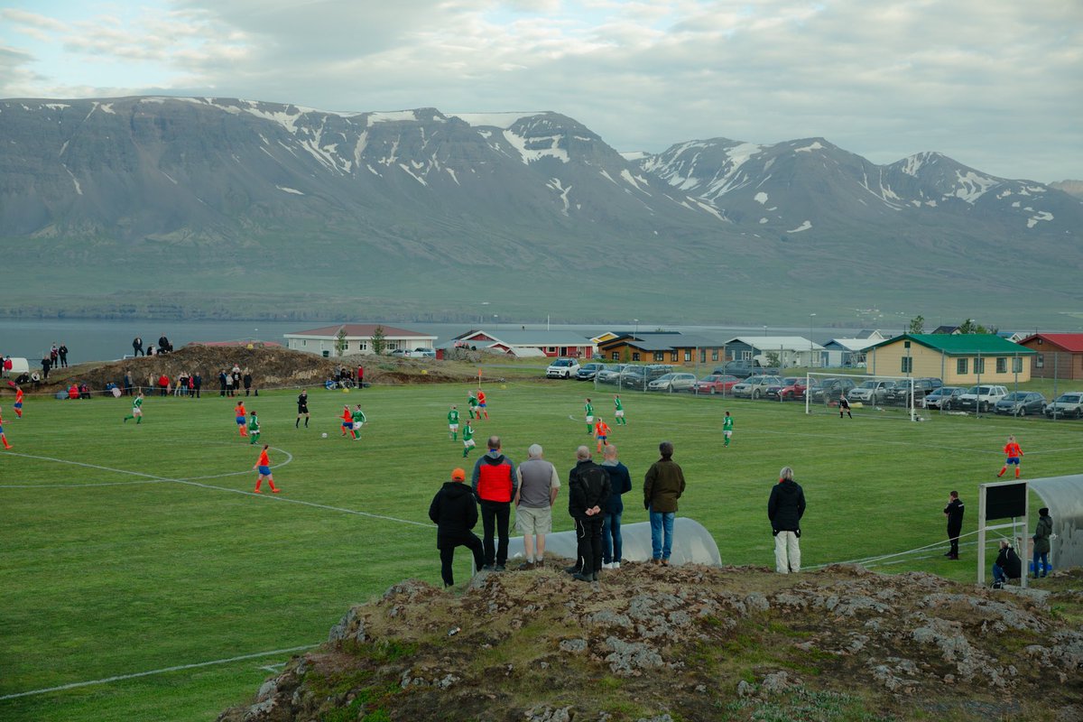 ZonaMixtaMag's tweet photo. El fútbol en Islandia es otra cosa.

By @ATEIceland https://t.co/Xa5bUpO8B7