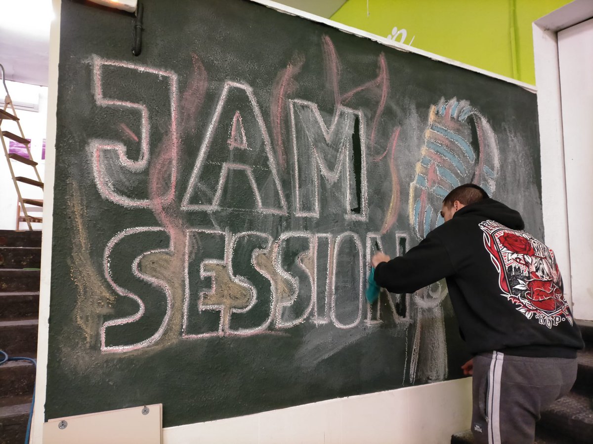 akumori's tweet photo. Fent feineta per la Jam Session de la Fira de Sant Vicenç de l'Espluga de Francolí! 
Divendres a les 21:00 s'obren portes! https://t.co/PGIj43IFxE